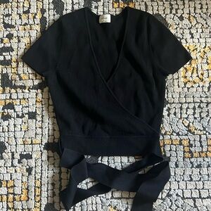 Wilfred cropped black top with wraps
